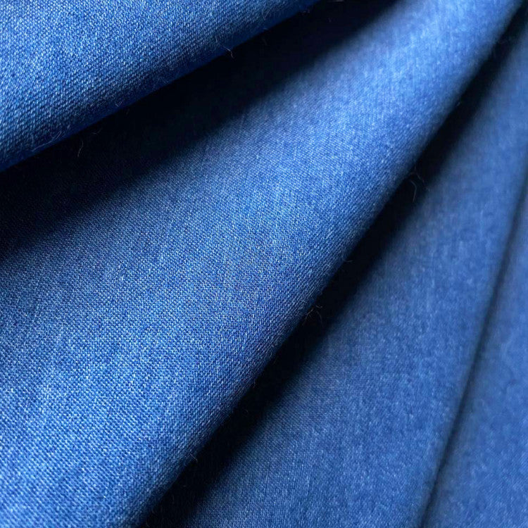 MILA – Maxikjole i denimlook med sideslits | Glans Stockholm