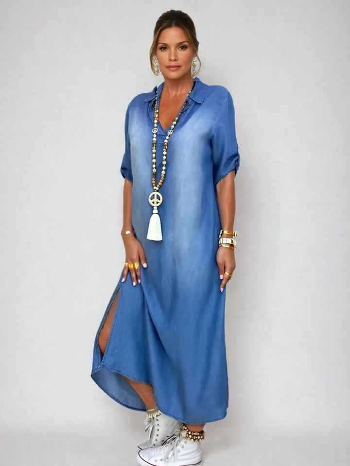 MILA – Maxikjole i denimlook med sideslits | Glans Stockholm